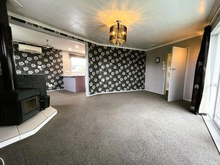 Modern Family Home - Photo 5