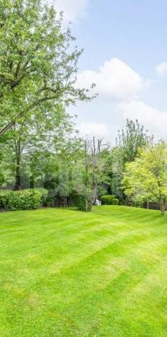 Spectacular panoramic views with a balcony and floor to ceiling windows - Photo 1