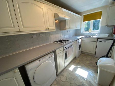 3 bedroom semi-detached house to rent - Photo 4