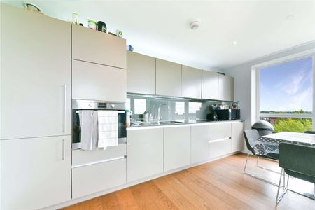 Bright and modern two bedroom apartment with park views. - Photo 4