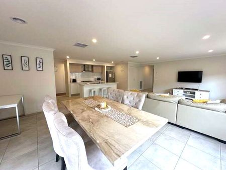 FULLY FURNISHED & VERY LUXURIOUS! - Photo 2