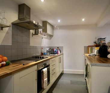 9 The Crescent - Photo 2