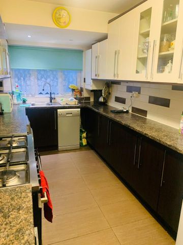 3 bedroom terraced house to rent - Photo 2