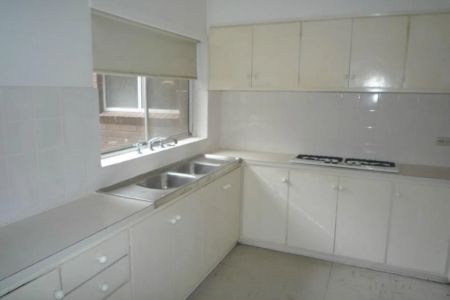 Spacious Apartment in the Heart of South Yarra! - Photo 5