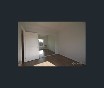 Spacious 2 Bedroom Apartment - In the heart of Brunswick - Photo 6