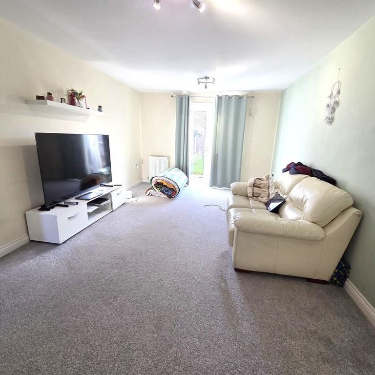 4 bedroom semi-detached house to rent - Photo 1