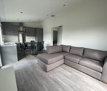 2 bed park home to rent in Woodside Home Park, Luton, LU1 - Photo 1