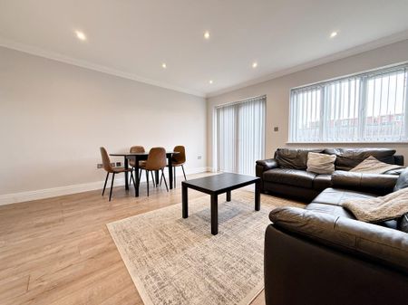 3 bedroom end of terrace house to rent - Photo 2