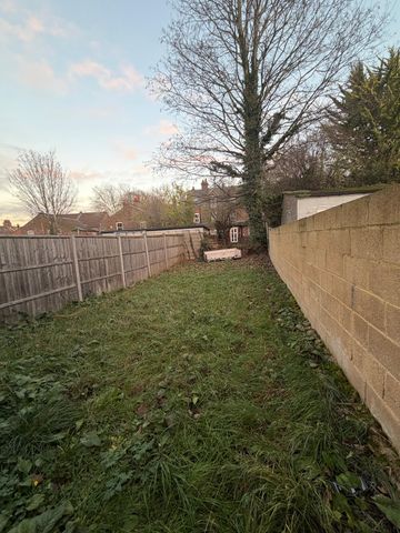 Three bed family house - £1900 - Photo 4