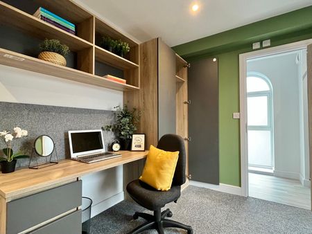 Room 5 and 6, Flat 13, Commercial Point, NG9 2NG, NOTTINGHAM - Photo 4