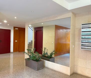 Apartamento amueblado, 2 dormitorios con terraza. piscina y parking... - Photo 1
