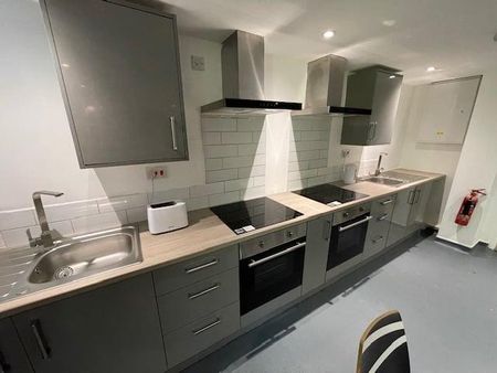 1 bedroom in a house share to rent - Photo 4