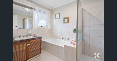 Spacious Comfort in a Peaceful Frankston Pocket - Photo 5