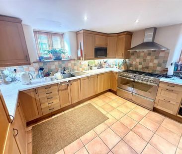 4 bedroom detached house to rent - Photo 5