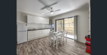 FULLY FURNISHED, DESIGNER STUDIO APARTMENT– BILLS INCLUDED! - Photo 5