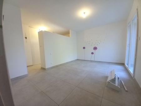 Location Appartement 5 pièces 145m² GEMENOS 13420 - Photo 3