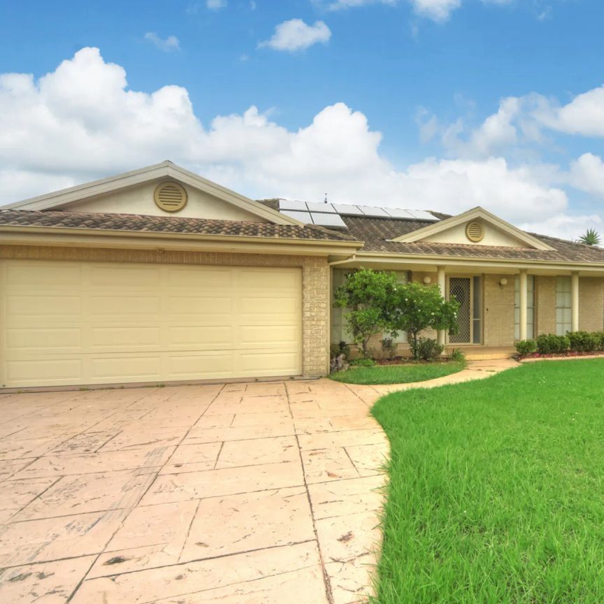 No Ordinary 4 Bedroom Home - Photo 1