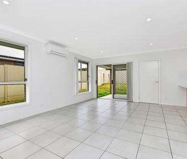 NEAR NEW LOW MAINTENANCE FAMILY HOME - Photo 4