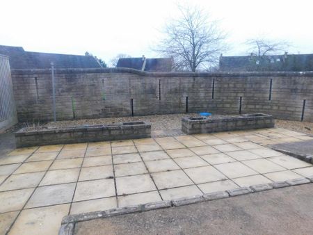 3 bedroom semi-detached house to rent - Photo 5