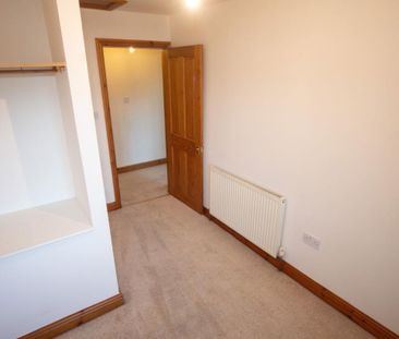 546 Wakefield Road, Huddersfield, HD5 - Photo 5