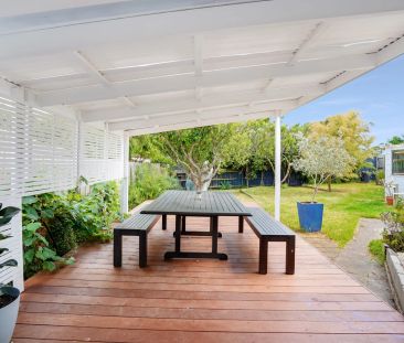 Warm, inviting and fully renovated throughout! - Photo 2