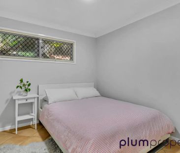 “Spacious Family Home with Sparkling Pool and Leafy Surrounds” - Photo 2