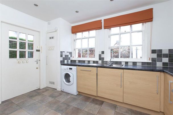 2 bedroom end of terrace house to rent - Photo 1