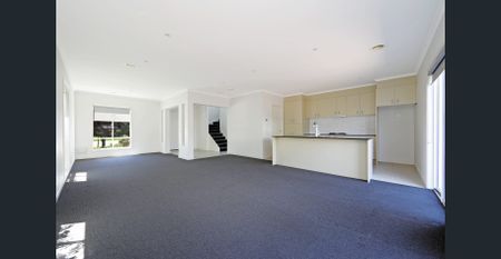 Modern Double-Storey Townhouse in Central Rowville - Photo 2
