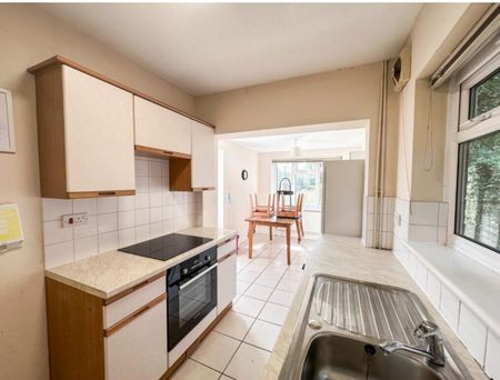Room in a Shared House, Burgess Road, SO16 - Photo 3