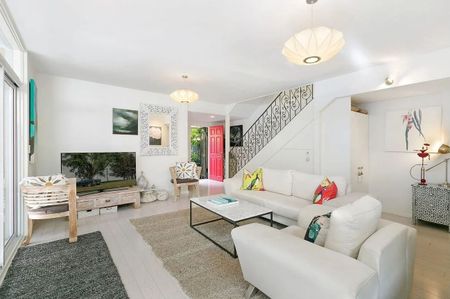 Light-Filled Three-Bedroom Townhouse in a Sought-After Location - Photo 5