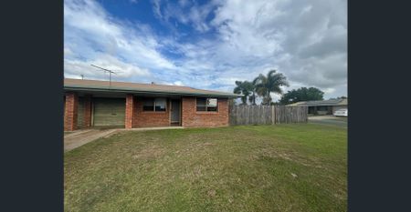 Fully Airconditioned 2 Bedroom Unit Ideally Located to Mt Pleasant Shopping Centre & Schools! - Photo 3