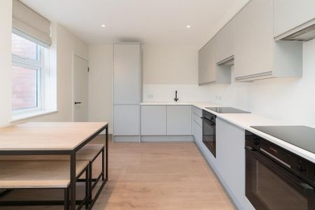 Studio Flat, High Road, N12 - Photo 2