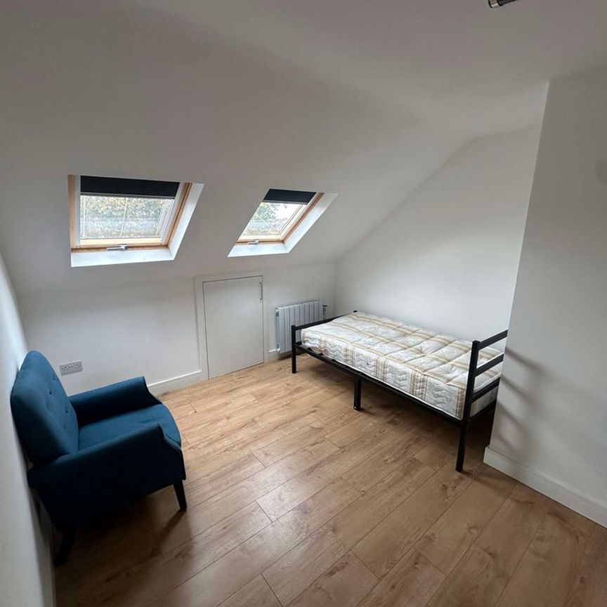 Scotland Green Road Room 3 - Photo 1