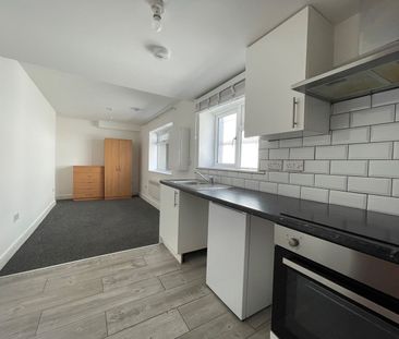 Studio Flat, St. Mary Street, SO14 - Photo 2