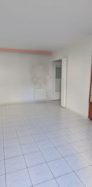 Location Appartement 2 pièces 54m² BEAUCHAMP 95250 - Photo 1