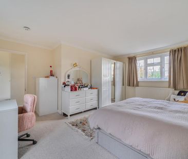 4 bedroom semi-detached house to rent - Photo 5