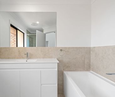 2/44 Venice Street, Mermaid Beach, Qld 4218 - Photo 3