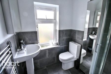 4 bedroom terraced house to rent - Photo 4