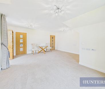 1 bedroom Flat To Let - Photo 1