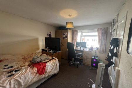 4 bedroom terraced house to rent - Photo 3