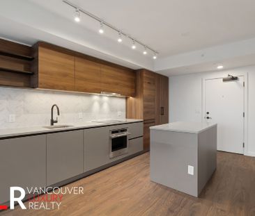 Condo in Surrey, BC - Photo 6