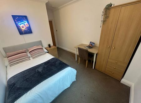 4 bedroom flat share to rent - Photo 4