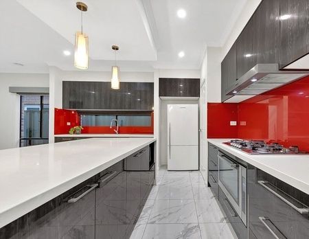 Large Spacious Family Home! - Photo 4