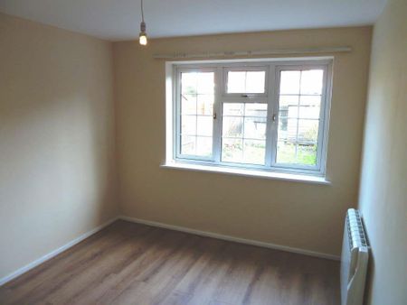 Delaporte Close, Epsom, Surrey, KT17 4AF - Photo 2