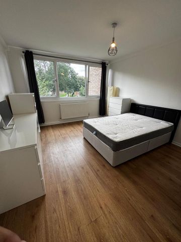 1 bedroom in a house share to rent - Photo 2