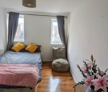Room in a Shared Flat, The Larches, LU2 - Photo 3