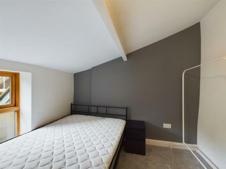 4 bedroom flat to rent - Photo 2
