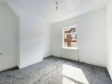 Terraced House to rent on - Photo 5