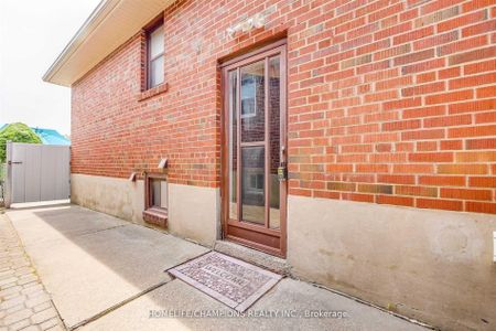 For Lease - 65 Whitburn Crescent, Toronto, Ontario - Photo 2