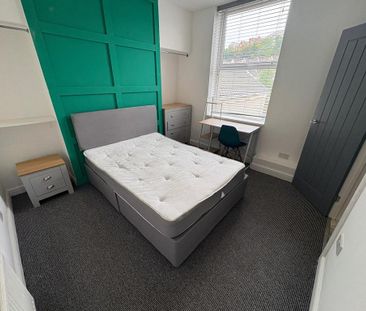 3 bedroom flat to rent - Photo 2